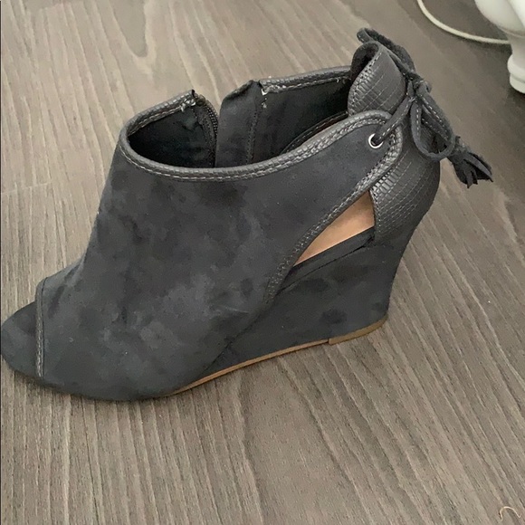 Open toed wedges never worn - Picture 2 of 6